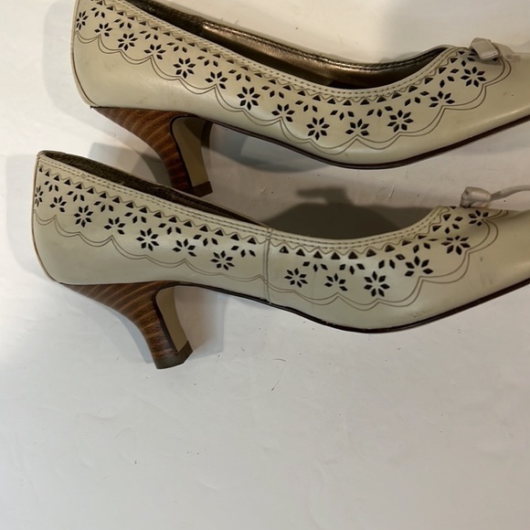 Victoria Spenser Beige Peep Toe Heels Size 8 - Picture 6 of 8